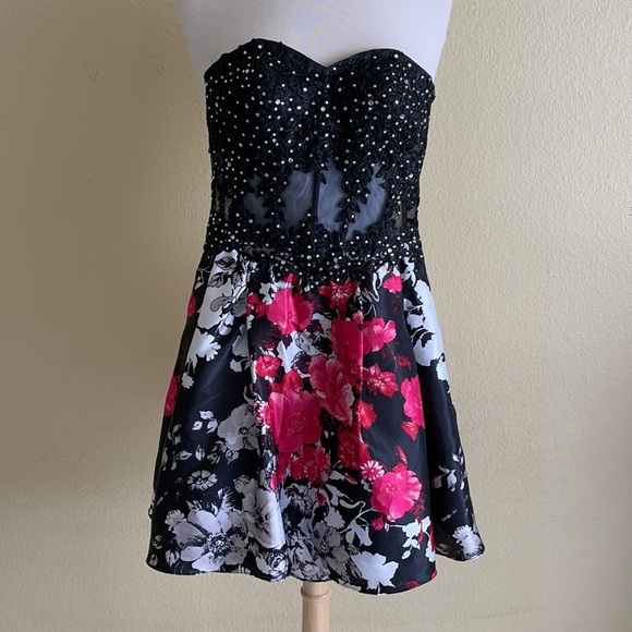 Blondie Nites by Stacy Sklar Prom Dress Size 1 - Picture 1 of 17